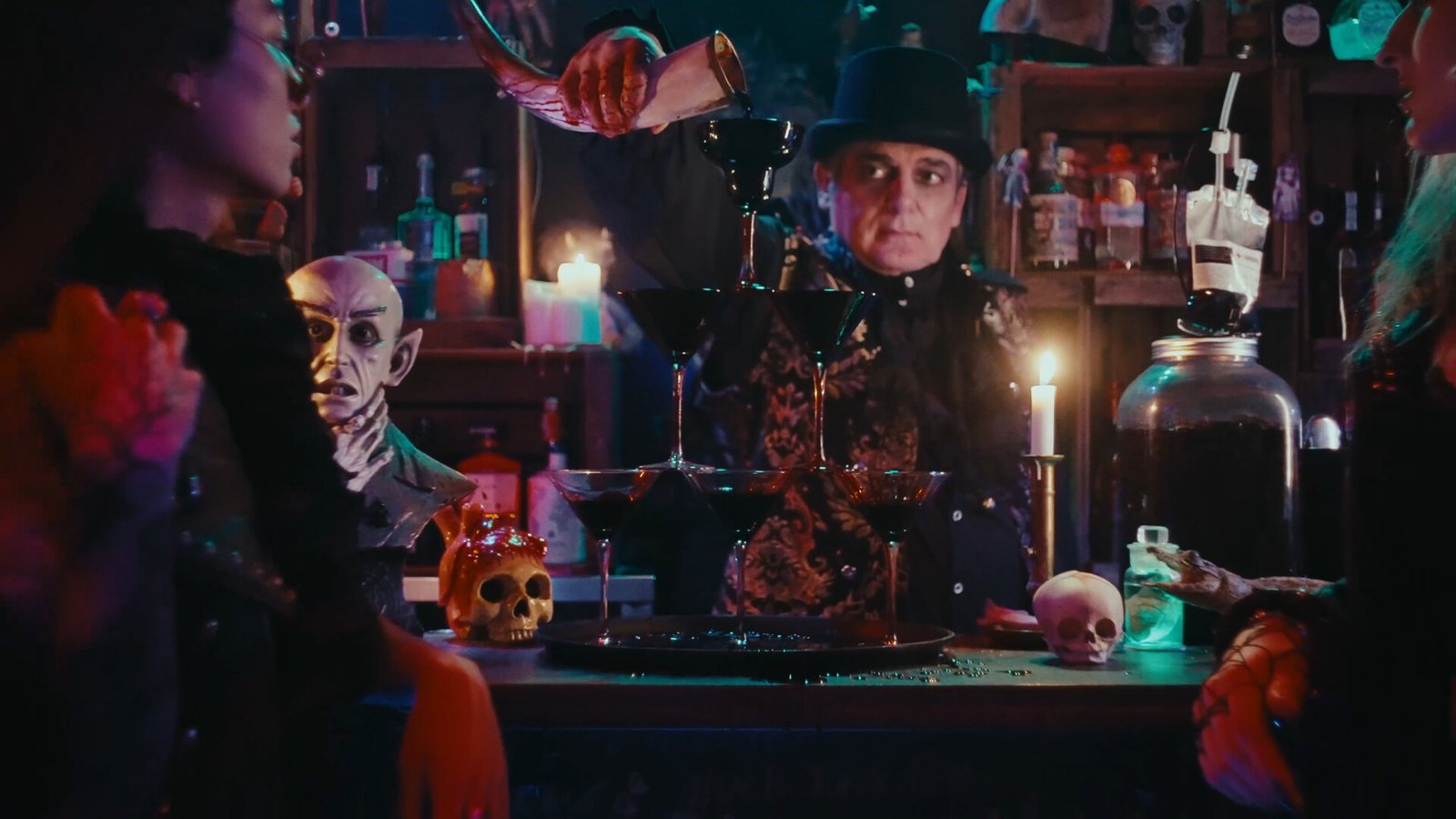 Servicio de cócteles ambientado en el cine de terror en Neo Caja Negra